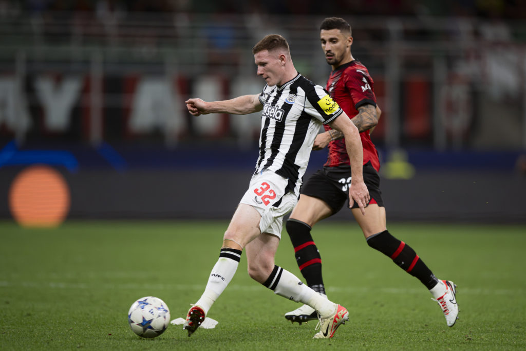 Elliot Anderson (L) of Newcastle United FC competes for the