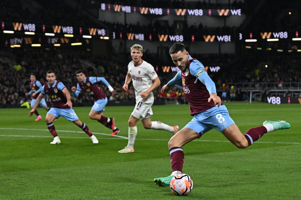 TOPSHOT-FBL-ENG-PR-BURNLEY-MAN UTD