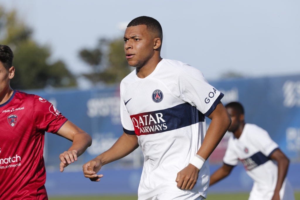 Clermont Foot 63 v Paris Saint-Germain - Ligue 1 Uber Eats
