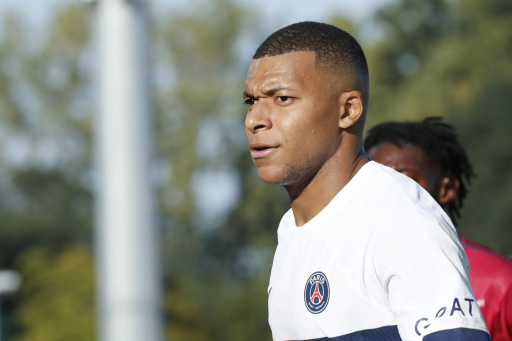 Clermont Foot 63 v Paris Saint-Germain - Ligue 1 Uber Eats