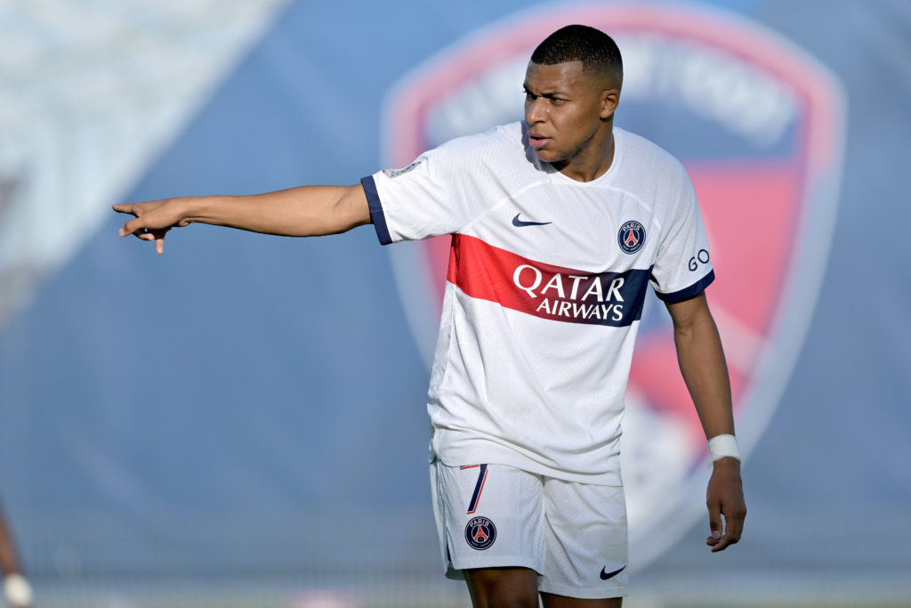 Clermont Foot 63 v Paris Saint-Germain - Ligue 1 Uber Eats