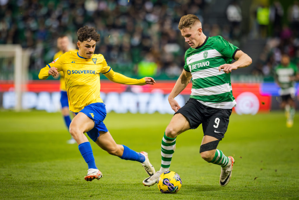 Viktor Gyokeres of Sporting CP (R) and Rodrigo Gomes of