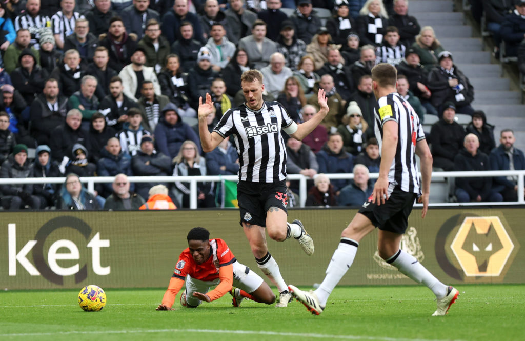 Newcastle United v Luton Town - Premier League