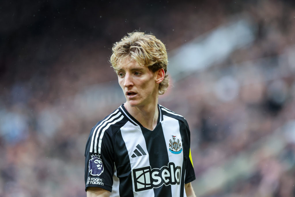 Anthony Gordon in action for Newcastle United against Nottingham Forest in the Premier League.
