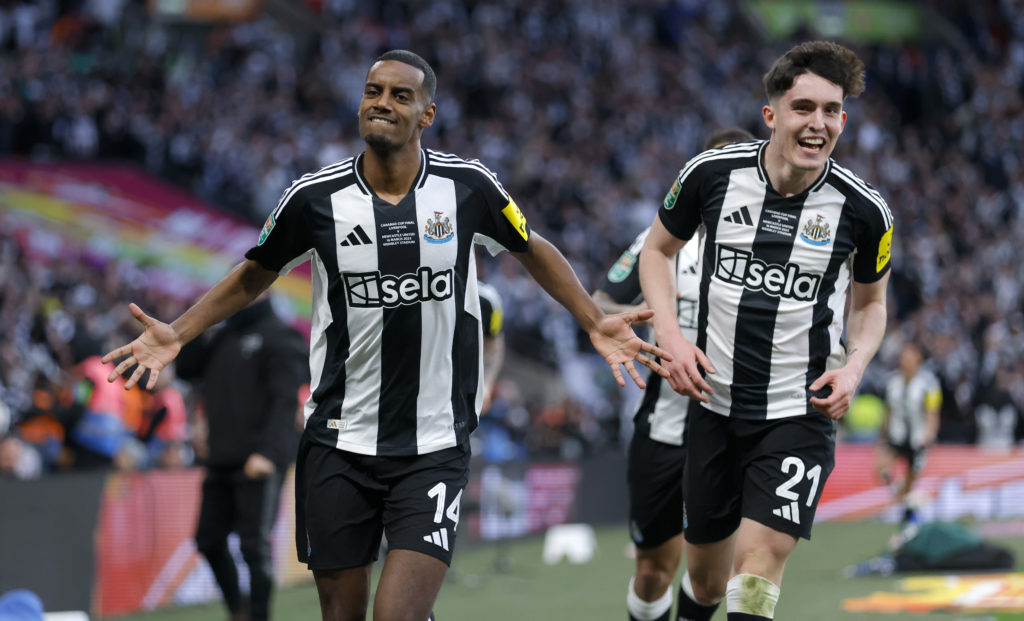 Alexander Isak and Tino Livramento celebrate during the Carabao Cup final between Newcastle United and Liverpool