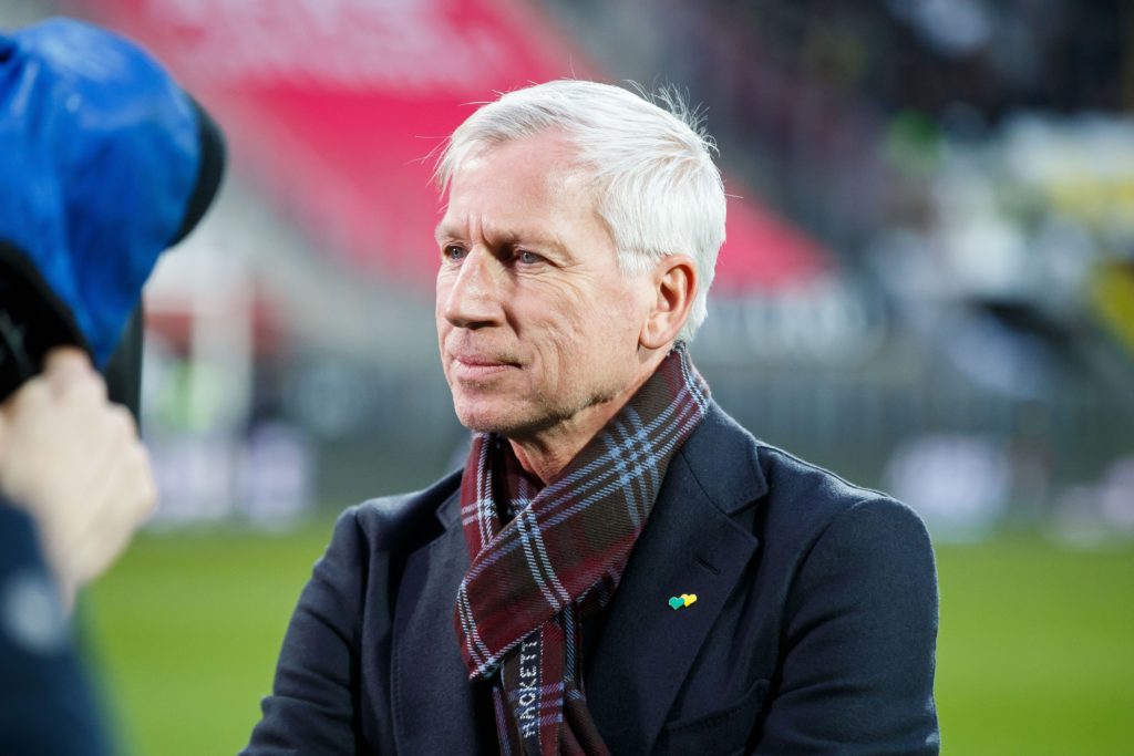 Alan Pardew during an Eredivisie game between AZ Alkmaar and ADO Den Haag.
