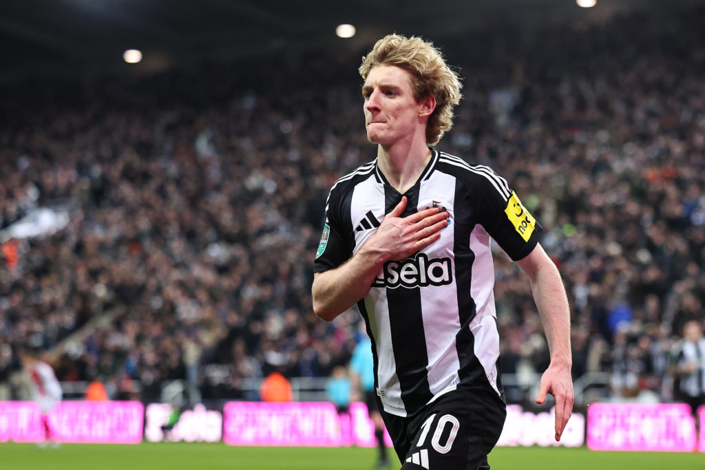 Anthony Gordon celebrates scoring for Newcastle United against Arsenal.