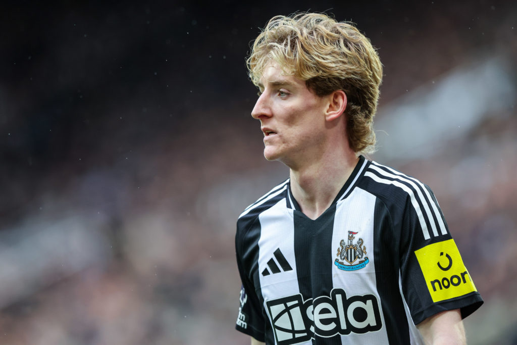 Anthony Gordon playing for Newcastle United against Nottingham Forest in the Premier League.