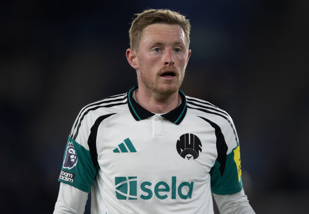 Sean Longstaff in action during a Premier League game between Leicester City and Newcastle United.