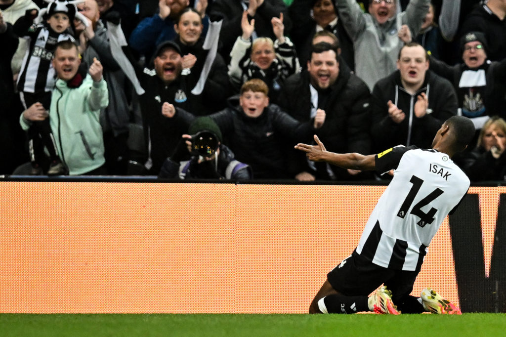 Alexander Isak celebrates after scoring a goal in the Premier League game between Newcastle United and Crystal Palace.