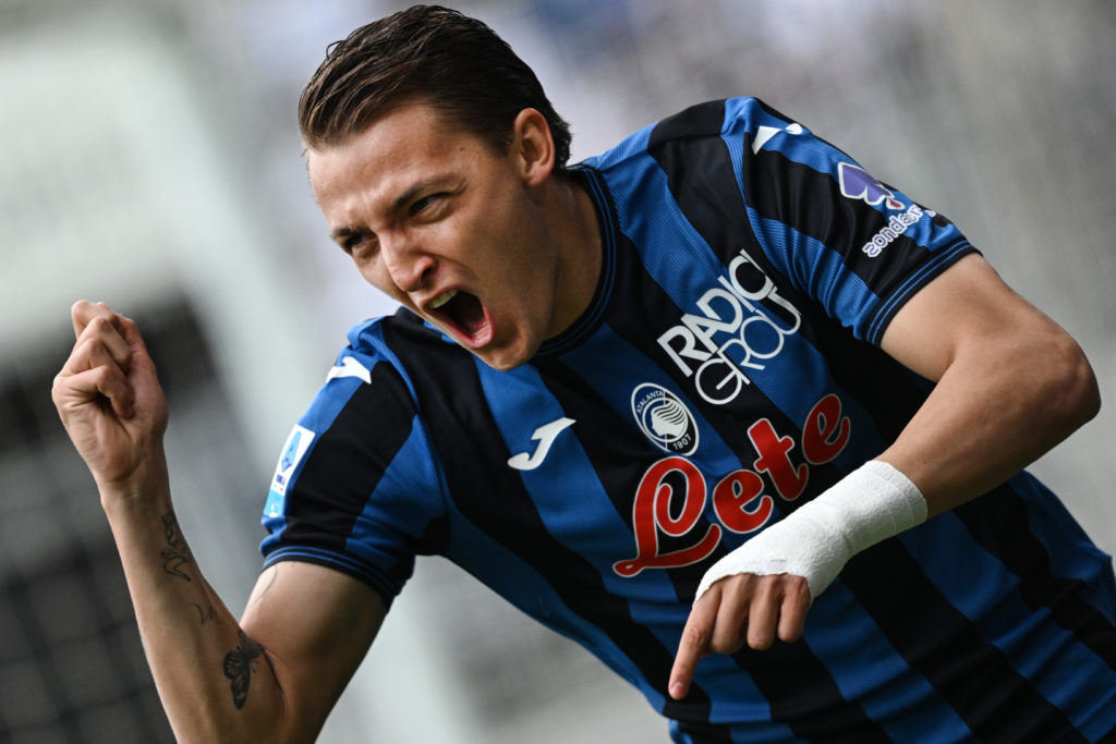Mateo Retegui during a game between Atalanta and Bologna