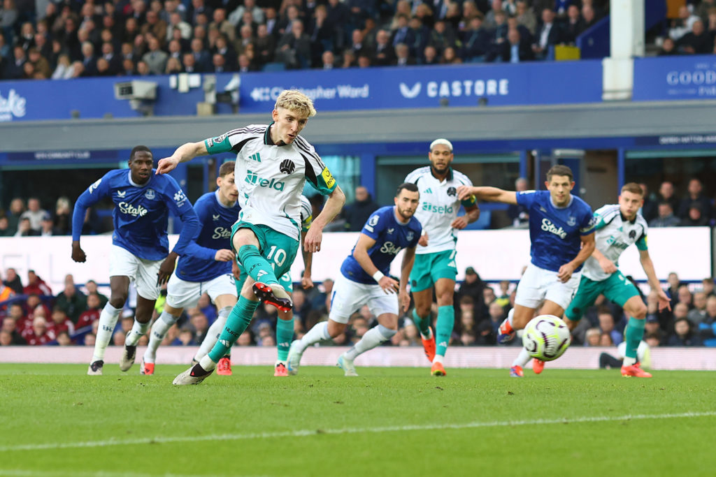 Newcastle United attacker Anthony Gordon misses a penalty in a Premier League game against Everton.