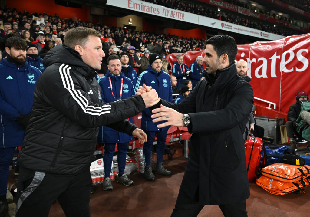 Eddie Howe and Mikel Arteta embrace ahead of Arsenal vs Newcastle United