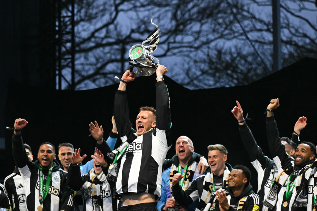 TOPSHOT-FBL-ENG-LCUP-NEWCASTLE-PARADE