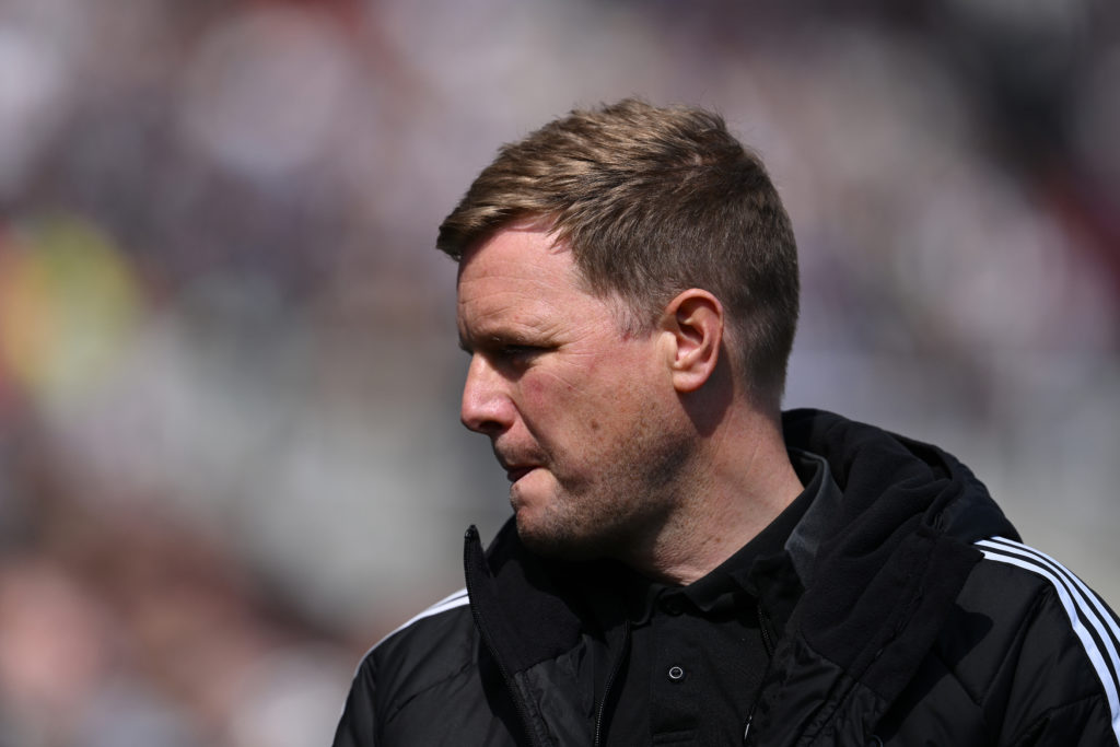 Eddie Howe managing Newcastle United against Chelsea in the Premier League.