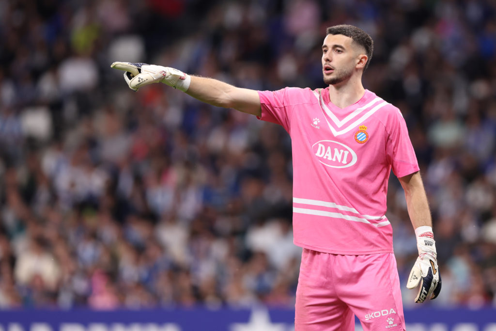 Joan Garcia gives instructions during Espanyol's game against FC Barcelona.