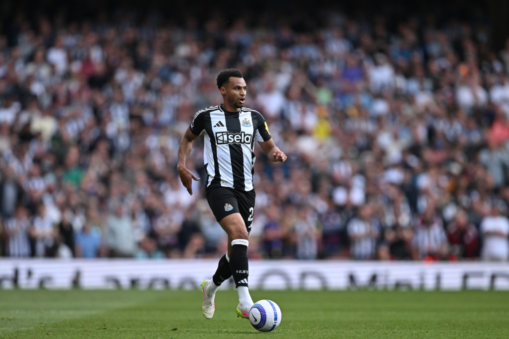 Jacob Murphy runs with the ball during Newcastle United's loss against Arsenal in the Premier League.