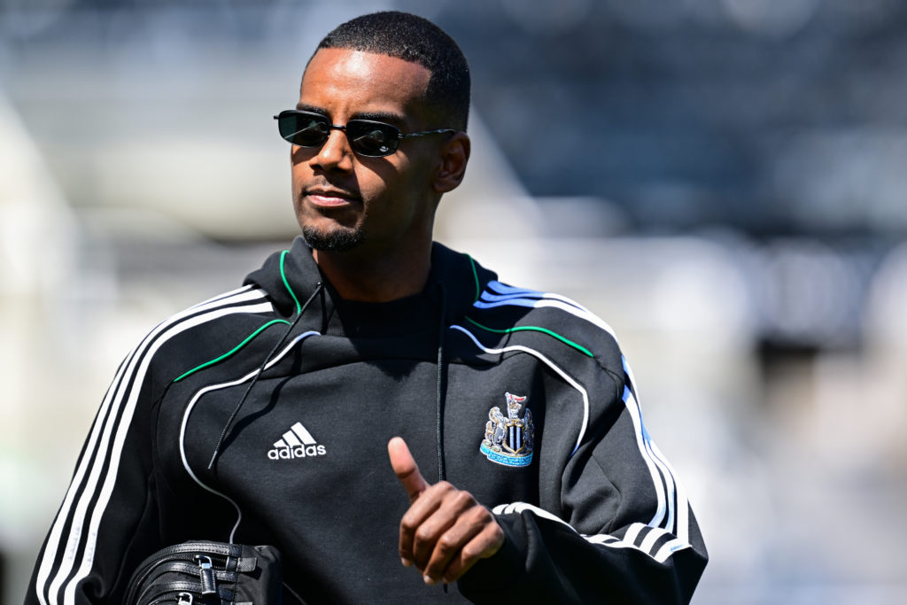 Alexander Isak arrives before Newcastle United play Everton.
