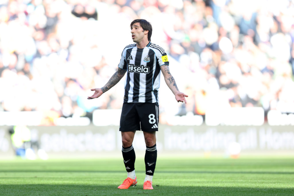 Sandro Tonali thrashes his arms during a Premier League game between Newcastle United and Everton.