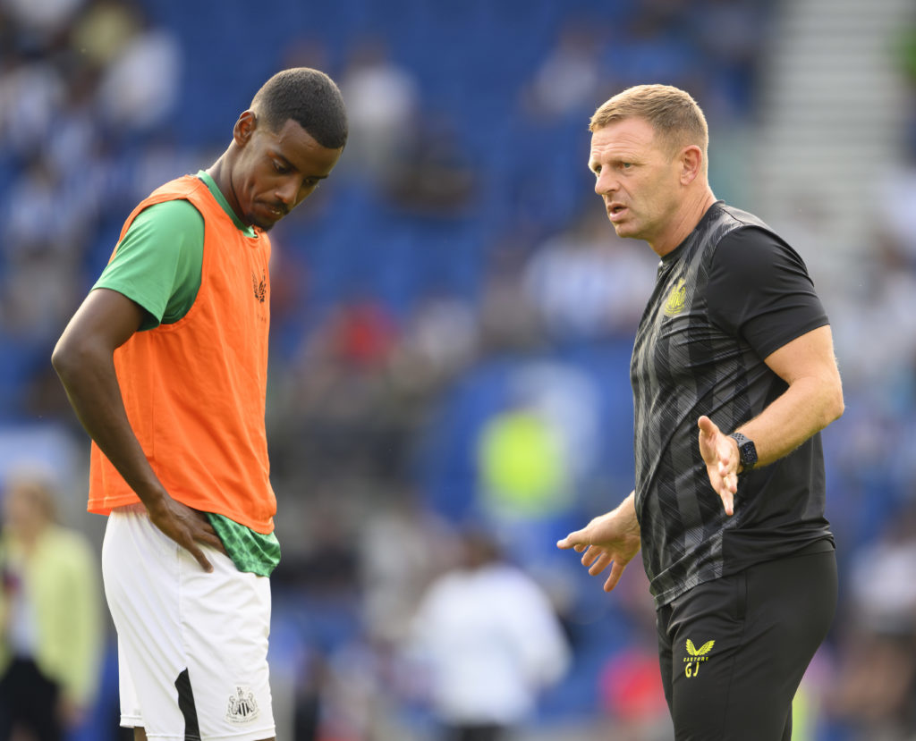 Graeme Jones speaks to Alexander Isak during a Newcastle United warm-up.