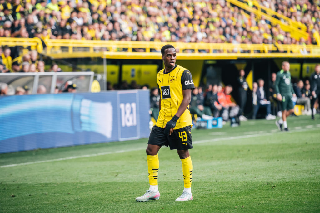 Jamie Gittens playing in the Bundesliga for Borussia Dortmund.