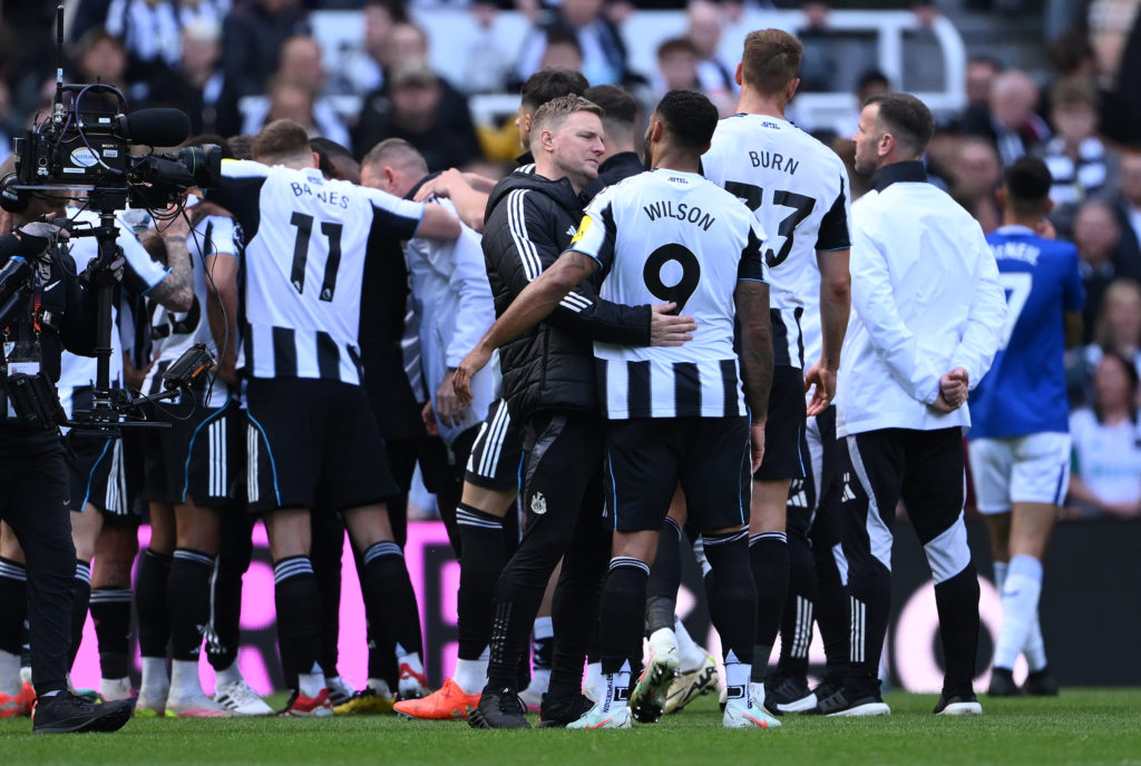 Eddie Howe puts his arm around Callum Wilson after Newcastle United's Premier League loss to Everton at St James' Park.