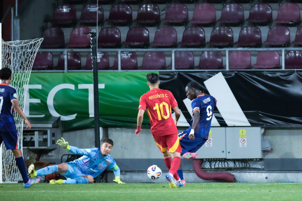 Antonio Cordero runs back to defend during an international game between Spain and Netherlands U19s.