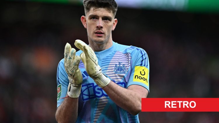 Nick Pope applauds supporters after the Carabao Cup final between Newcastle United and Liverpool. Inset: a retro banner