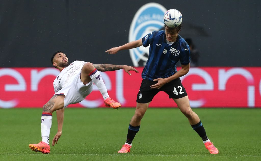 Giorgio Scalvini in action during a Serie A game between Atalanta and Fiorentina.