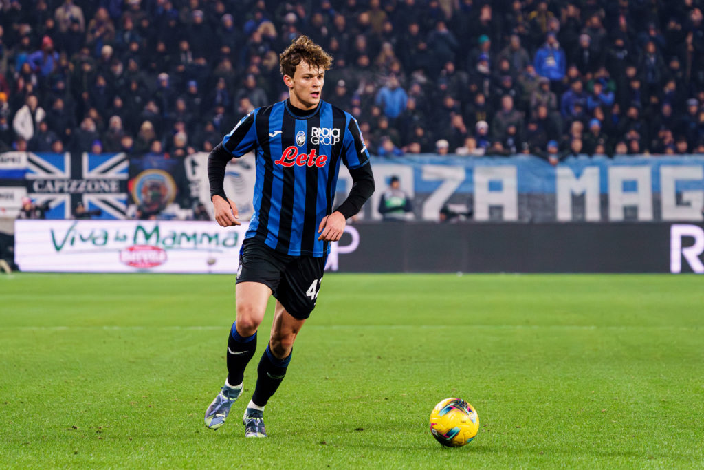 Giorgio Scalvini runs with the ball during Atalanta vs Juventus in Serie A.