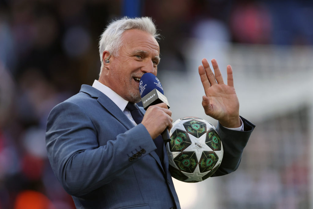 David Ginola speaks before a Champions League game between PSG and Arsenal.