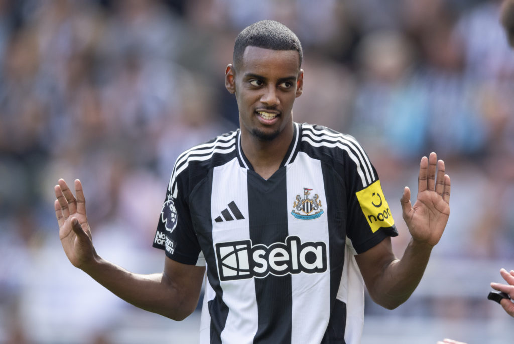 Alexander Isak holds his hands up during a Premier League game between Newcastle United and Ipswich Town.