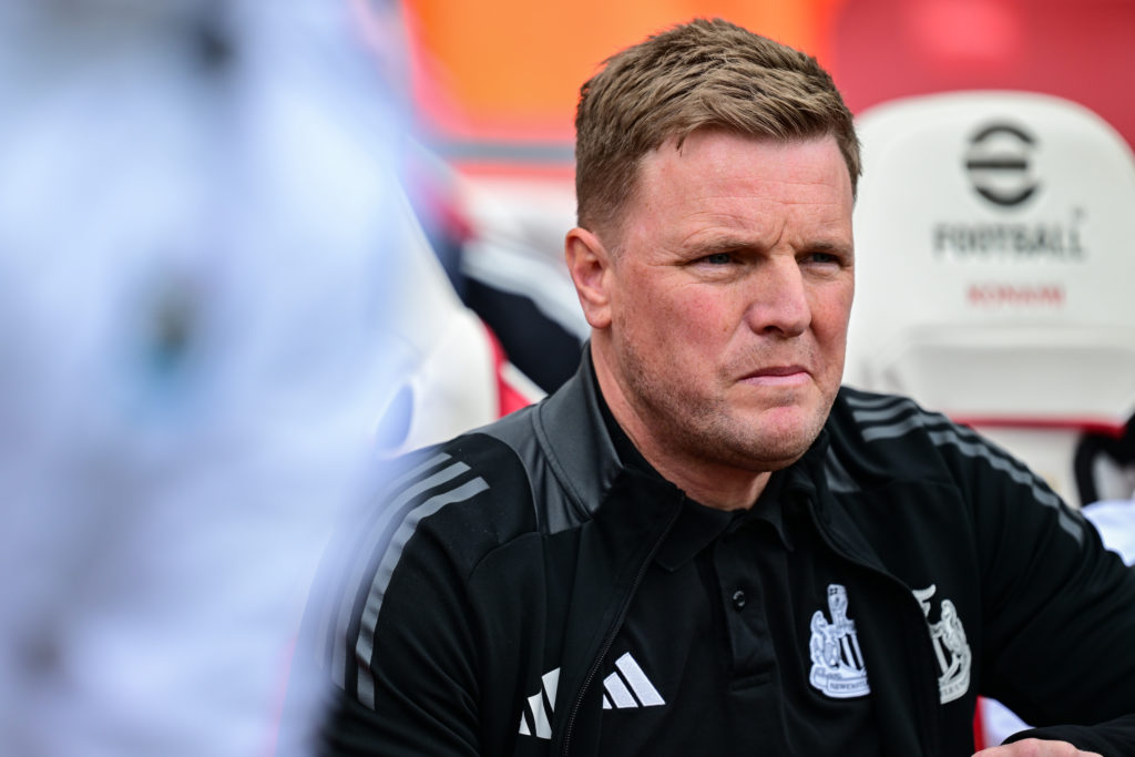 Eddie Howe watches on from the bench during a Premier League game between Arsenal and Newcastle United.