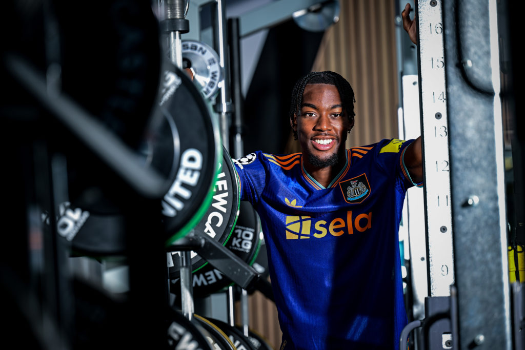 Anthony Elanga poses for a photo in the Newcastle United gym after joining the club from Nottingham Forest.
