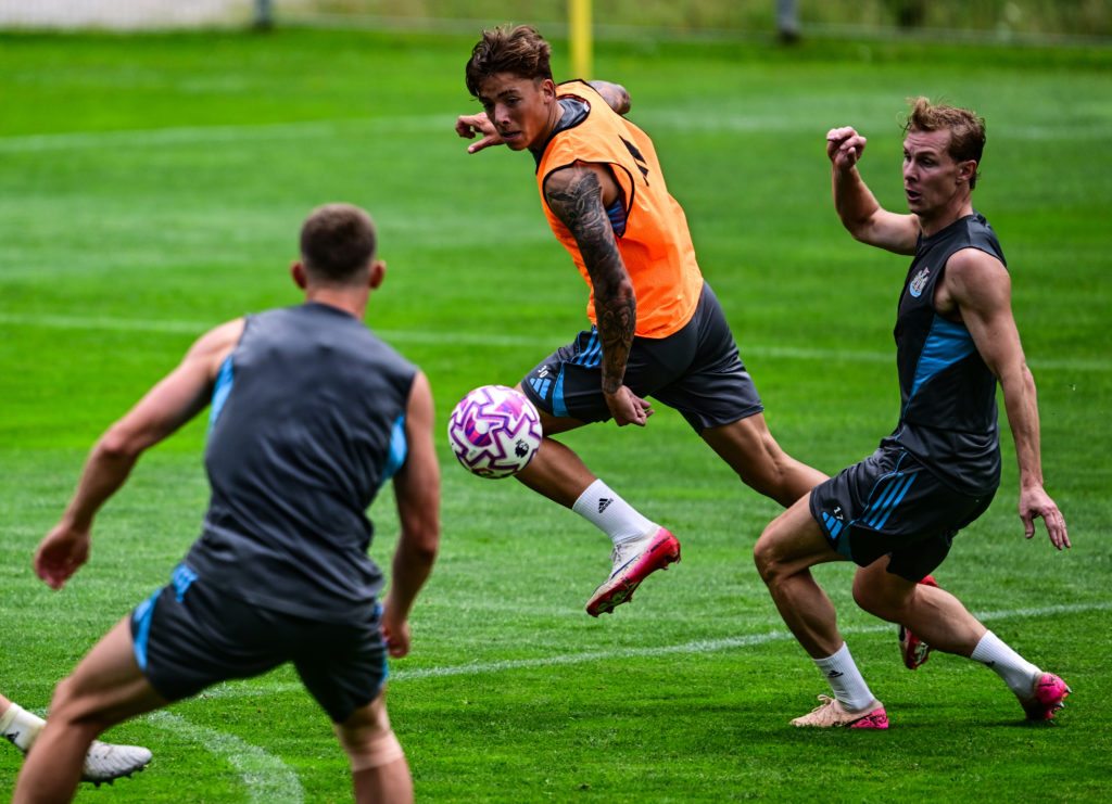 Harrison Ashby receives the ball in Newcastle United training.