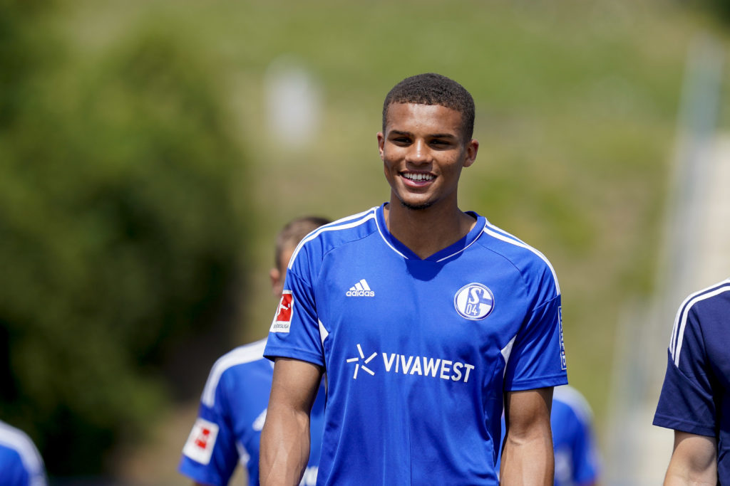 Malick Thiaw during an FC Schalke 04 presentation.