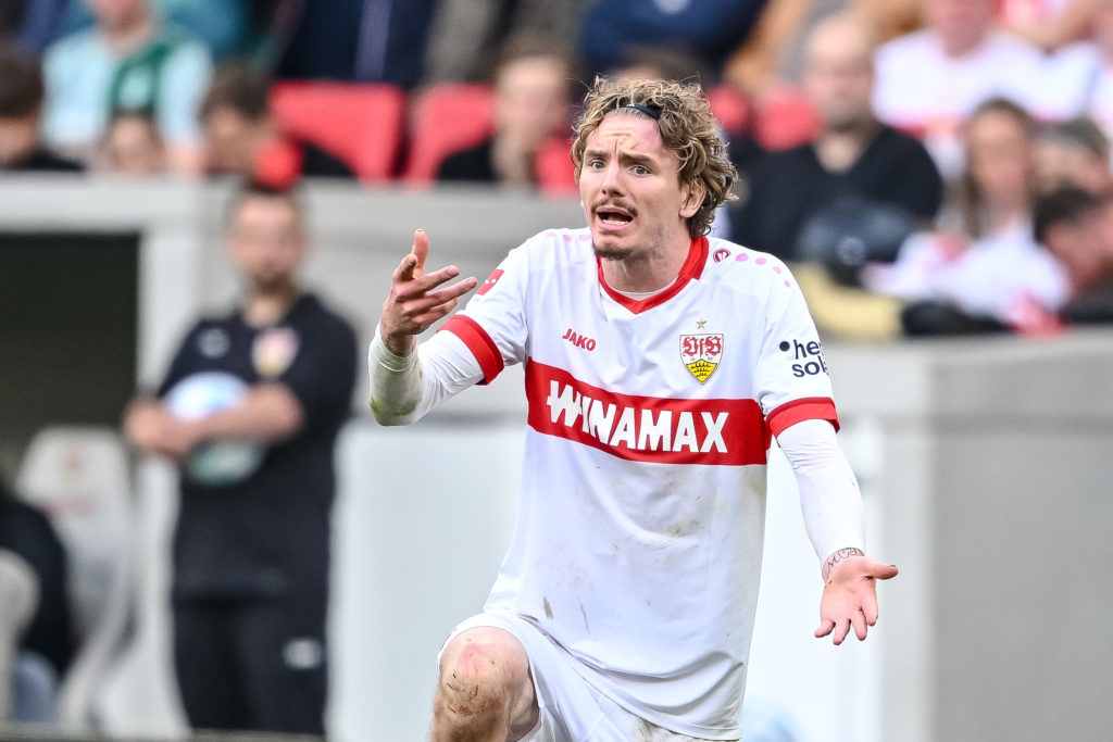 Nick Woltemade protests during a Bundesliga game between VfB Stuttgart and Werder Bremen