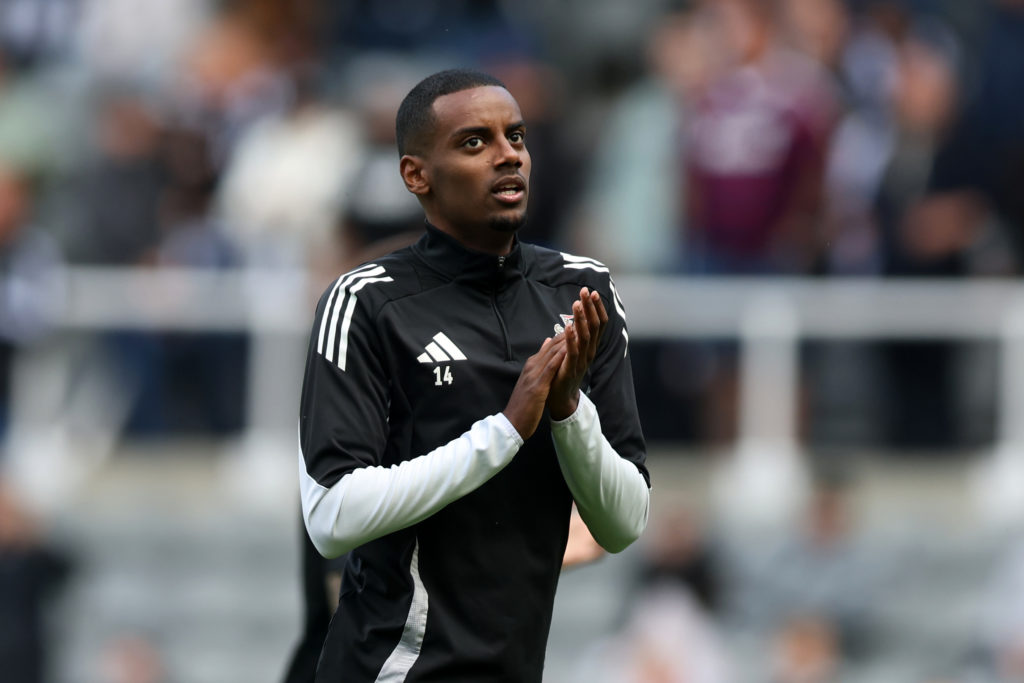 Alexander Isak warms up before a Premier League game between Newcastle United and Liverpool.