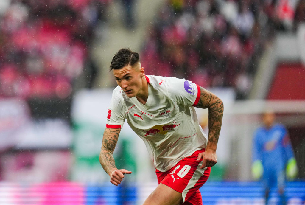 Benjamin Sesko in action during a Bundesliga game between RB Leipzig and VfB Stuttgart.