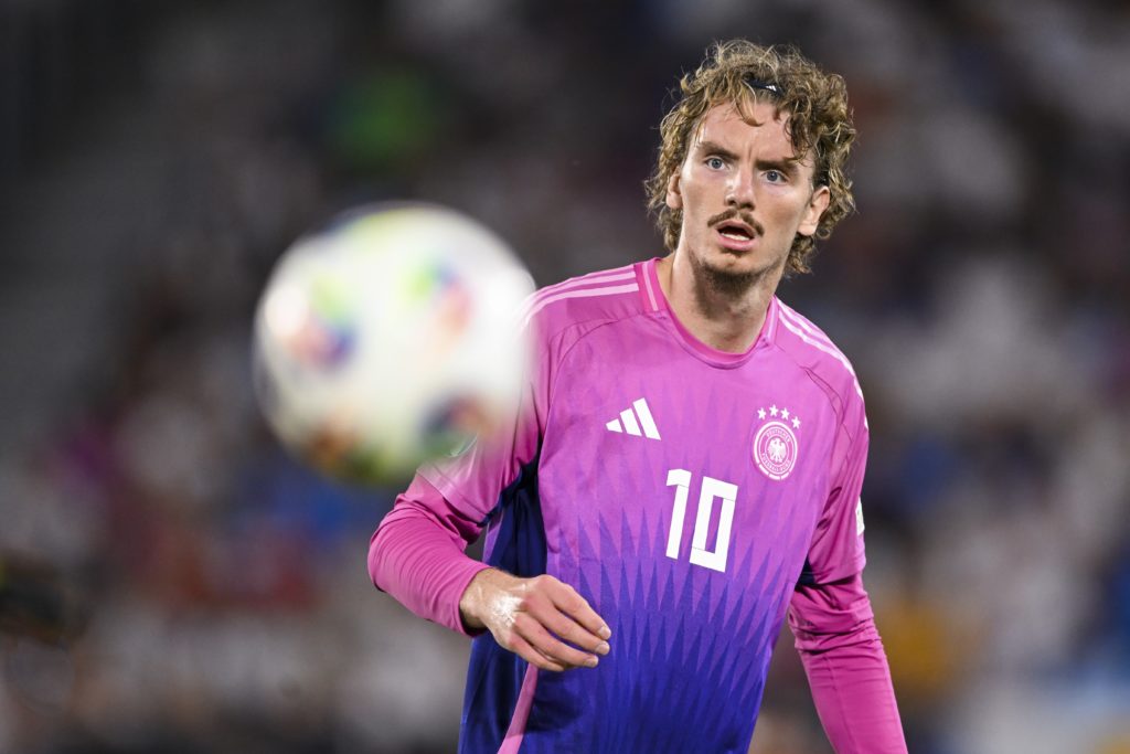 Nick Woltemade playing for Germany Under-21s against England Under-21s.