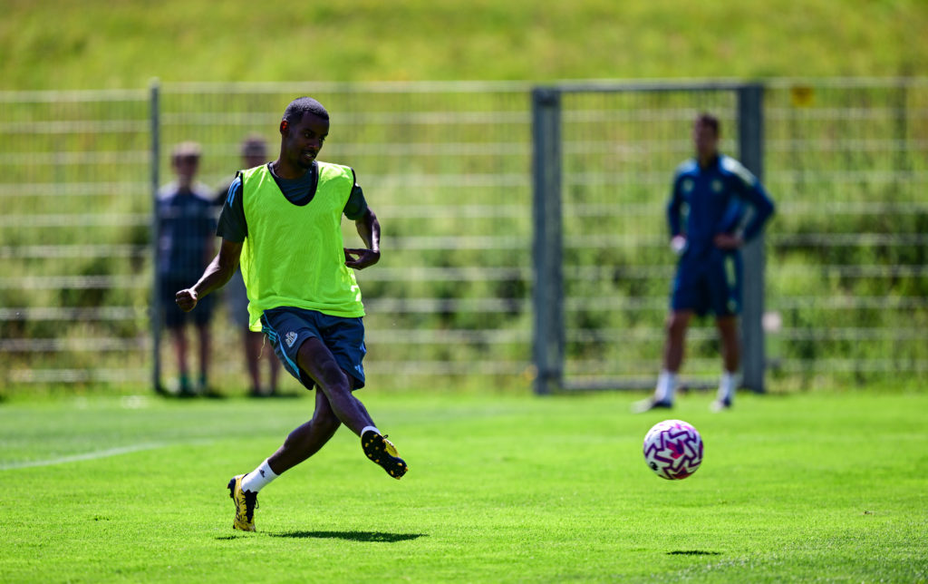 Alexander Isak shoots during a Newcastle United Training Session