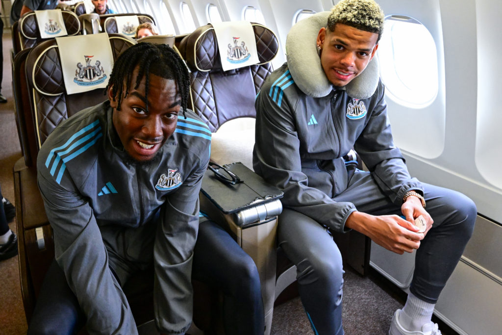 Anthony Elanga and William Osula on board a plane for Newcastle United's pre-season tour.