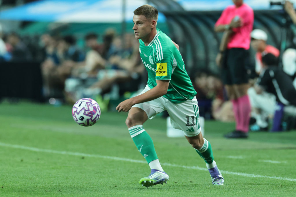 Harvey Barnes dribbles the ball vs Spurs.