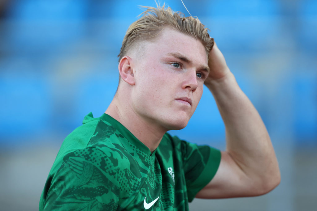 Conrad Harder warms up ahead of playing for Sporting CP.