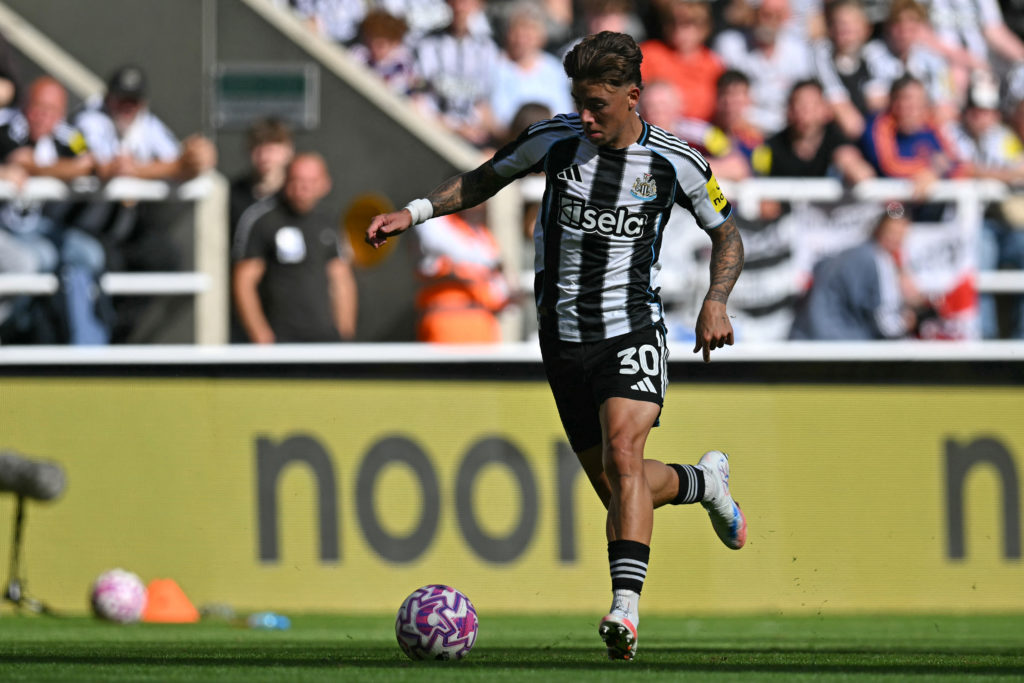 Harrison Ashby runs with the ball for Newcastle United vs Atletico Madrid.