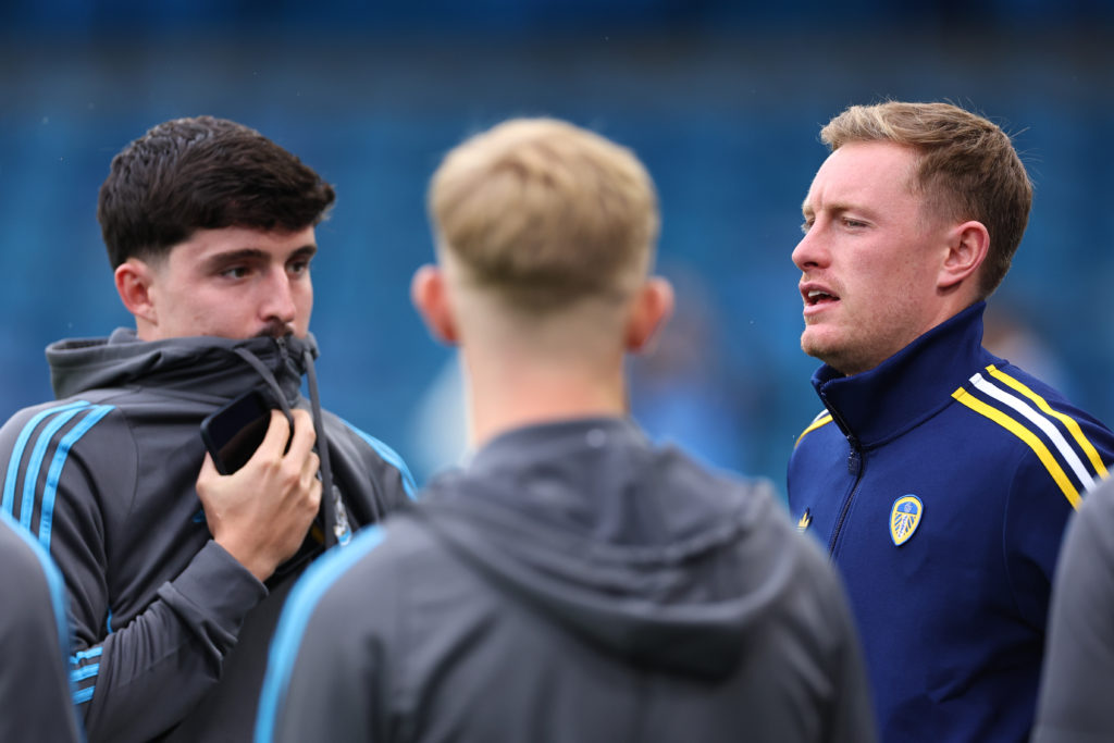 Sean Longstaff speaks to Tino Livramento before a Premier League game between Leeds United and Newcastle United.