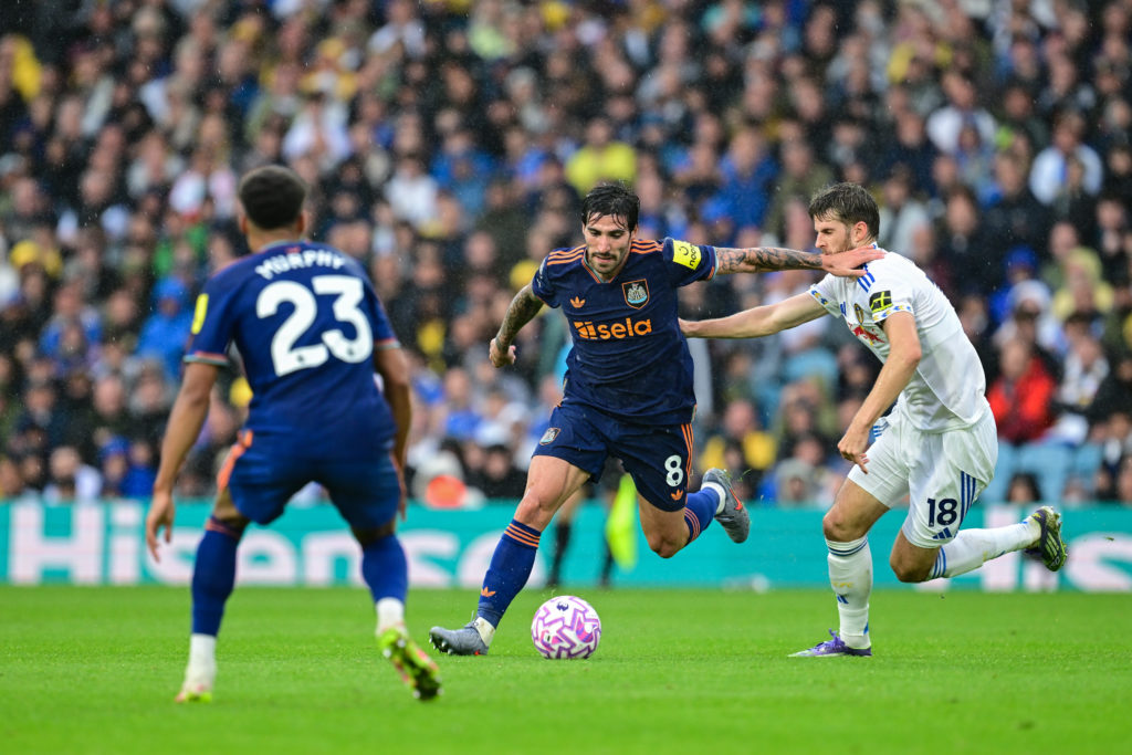 Sandro Tonali in action during a Premier League game between Leeds United and Newcastle United.