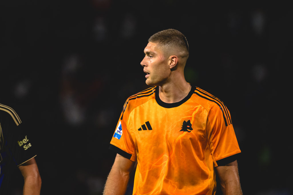 Artem Dovbyk looks on during a Serie A game between Pisa SC and AS Roma.