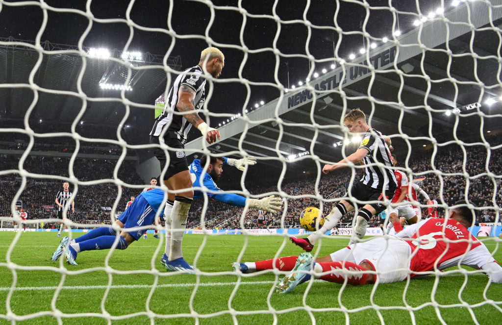 Joelinton scores a goal during a Premier League game between Newcastle United and Arsenal.
