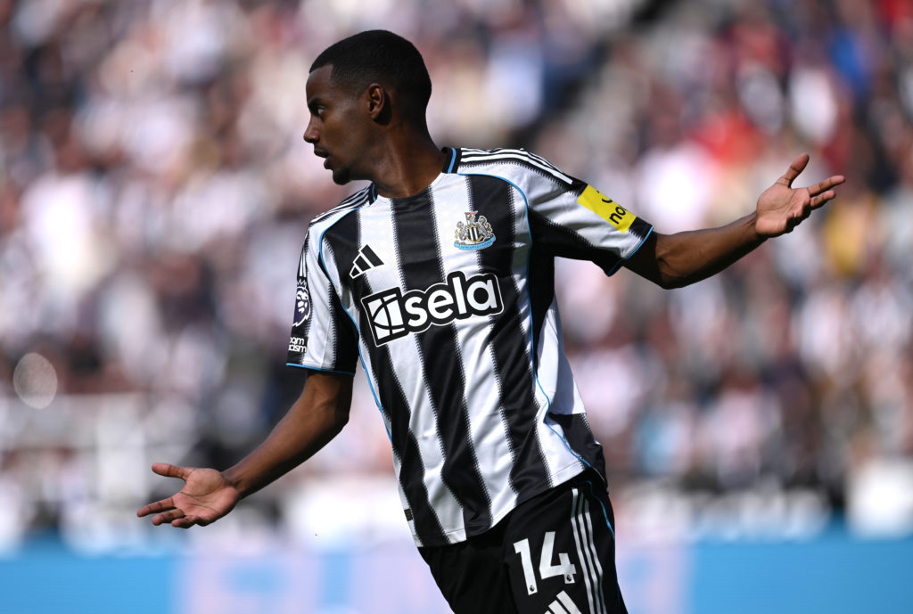 Alexander Isak during a Premier League game between Newcastle United and Everton